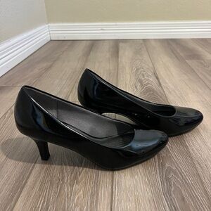 Classic Black Shiny Pumps